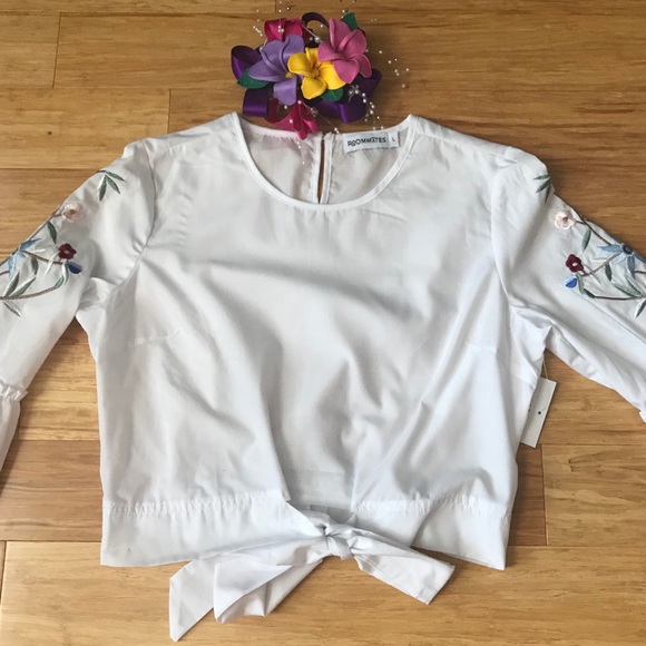 Roommates Brand Embroidered blouse - Picture 4 of 8